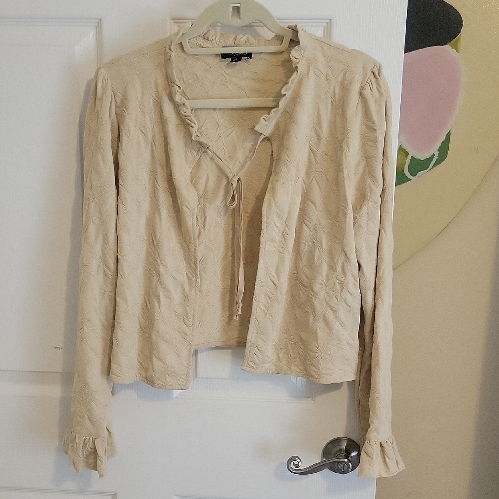 GiGio SzLg open front Beige Ruffle long sleeve crop jacket tie at neck